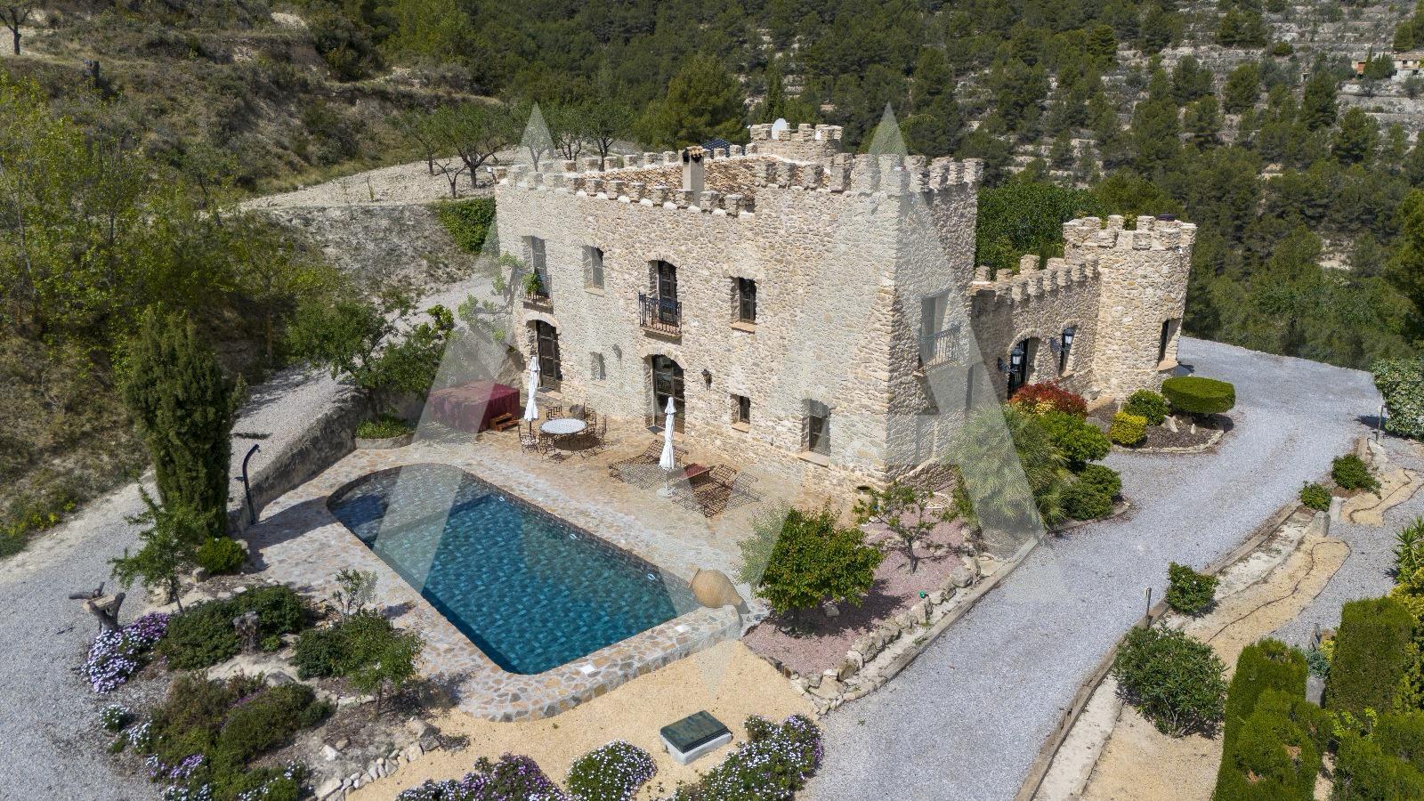 Click here to view more photos Click here to view more photos