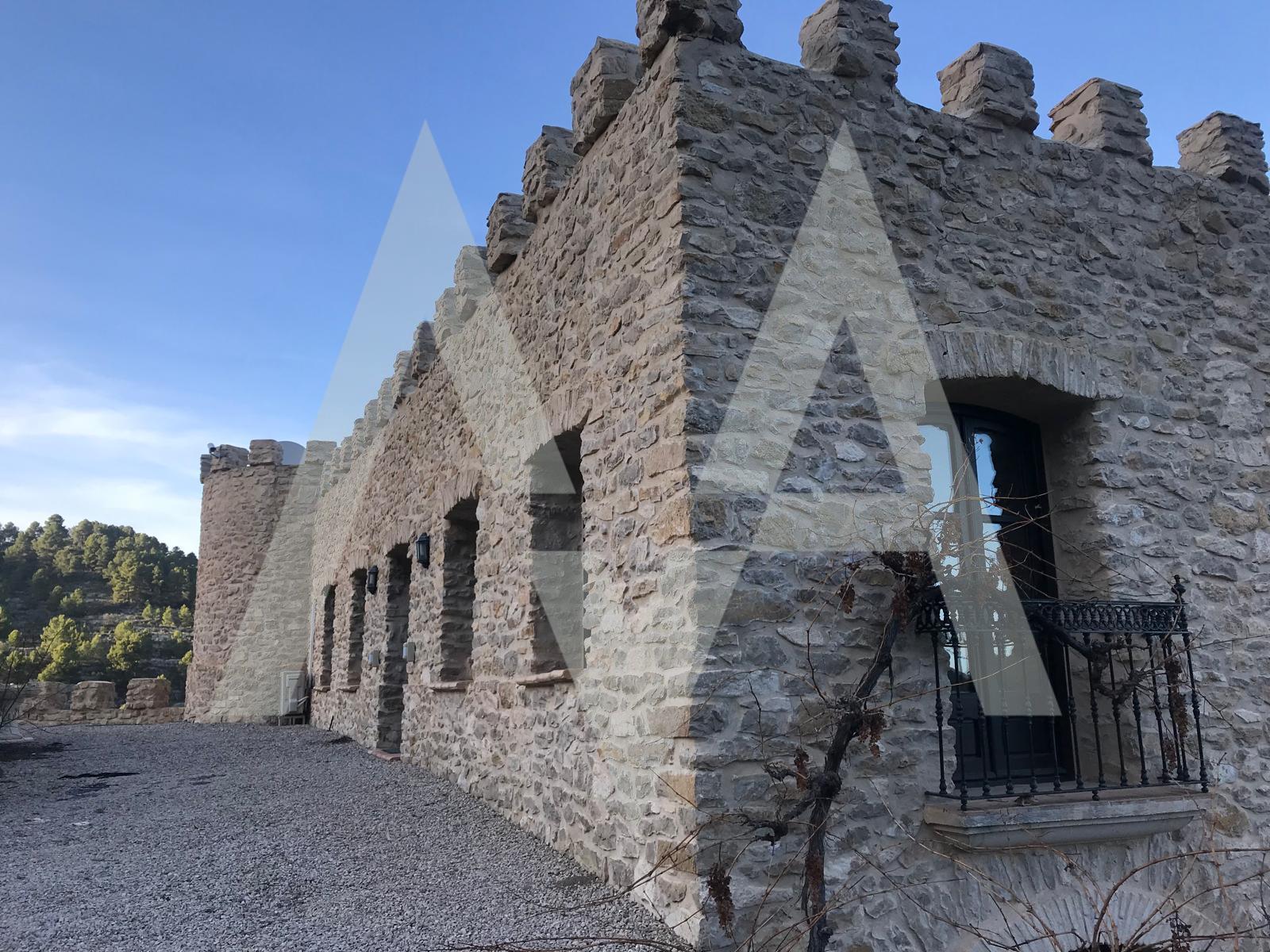 Click here to view more photos Click here to view more photos