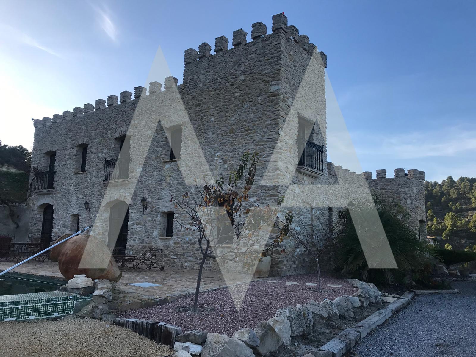 Click here to view more photos Click here to view more photos