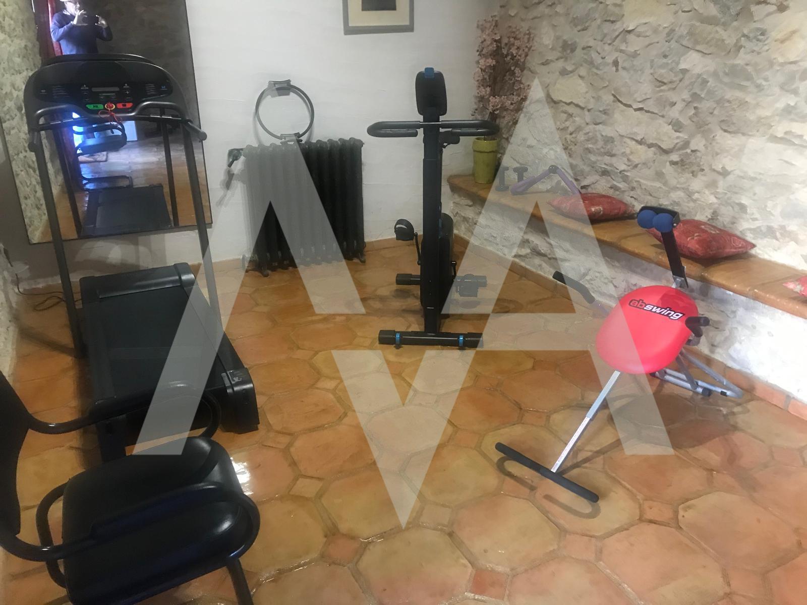 Click here to view more photos Click here to view more photos