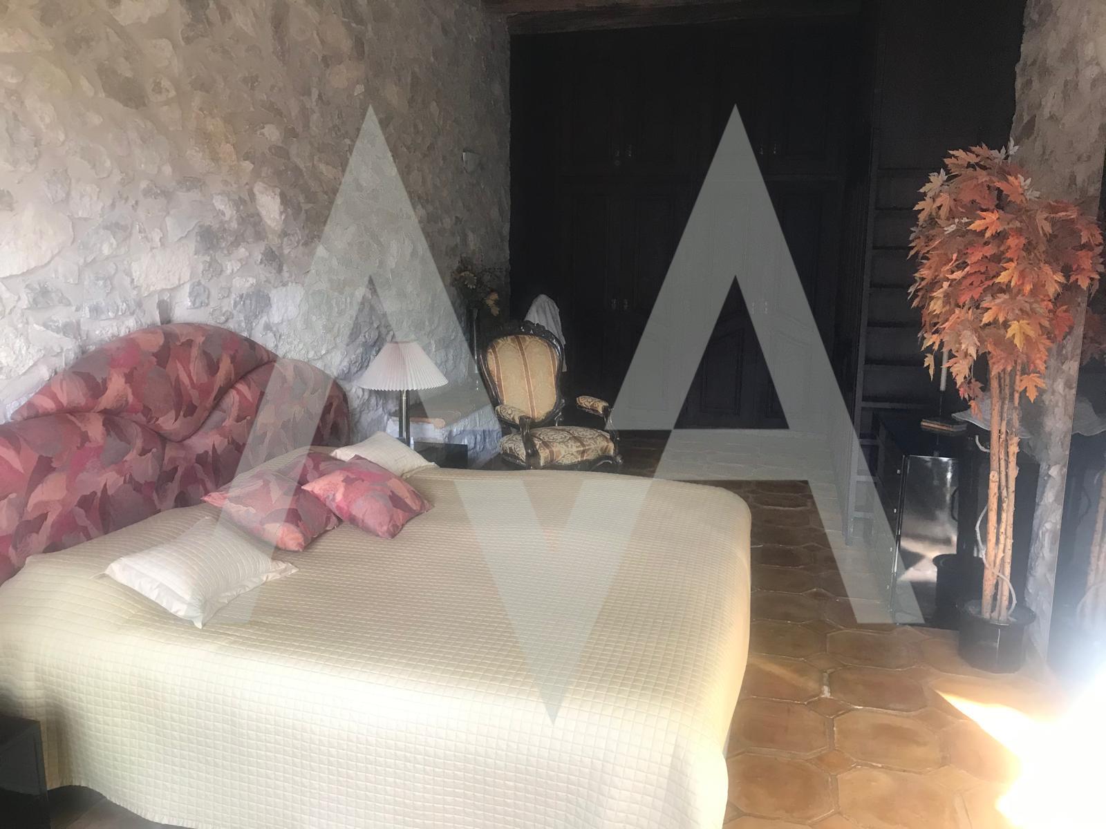 Click here to view more photos Click here to view more photos