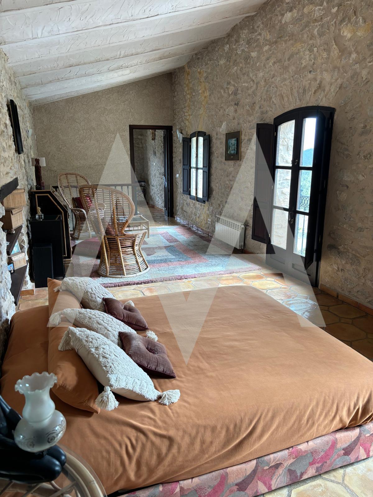 Click here to view more photos Click here to view more photos