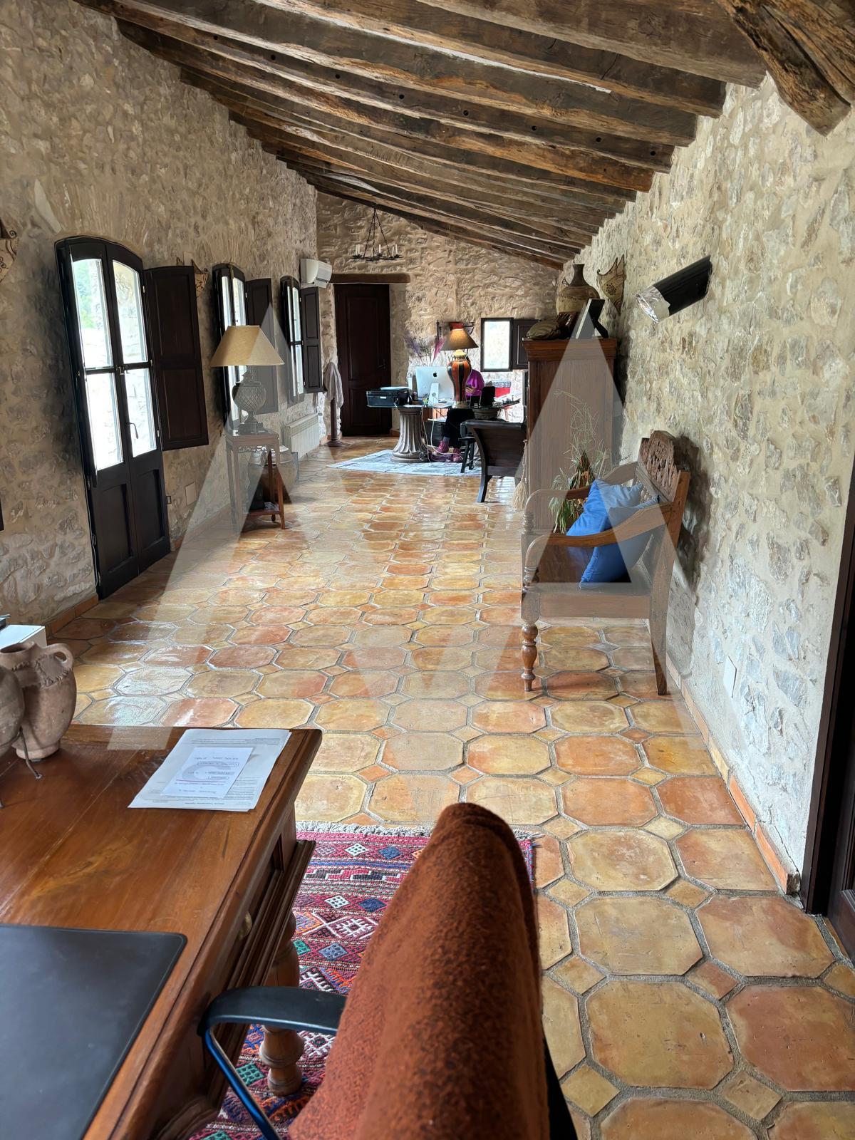 Click here to view more photos Click here to view more photos