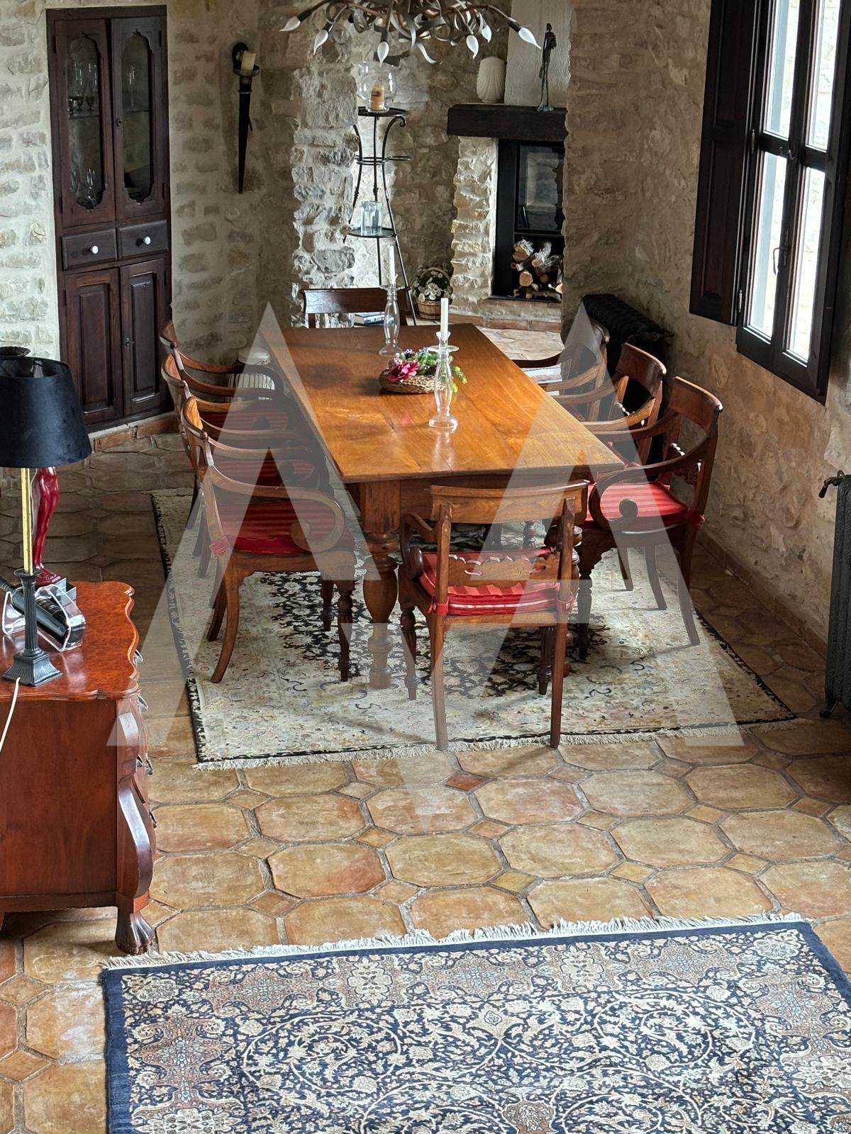 Click here to view more photos Click here to view more photos