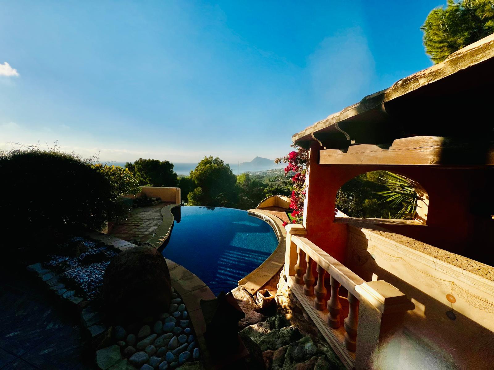 Click here to view more photos Click here to view more photos