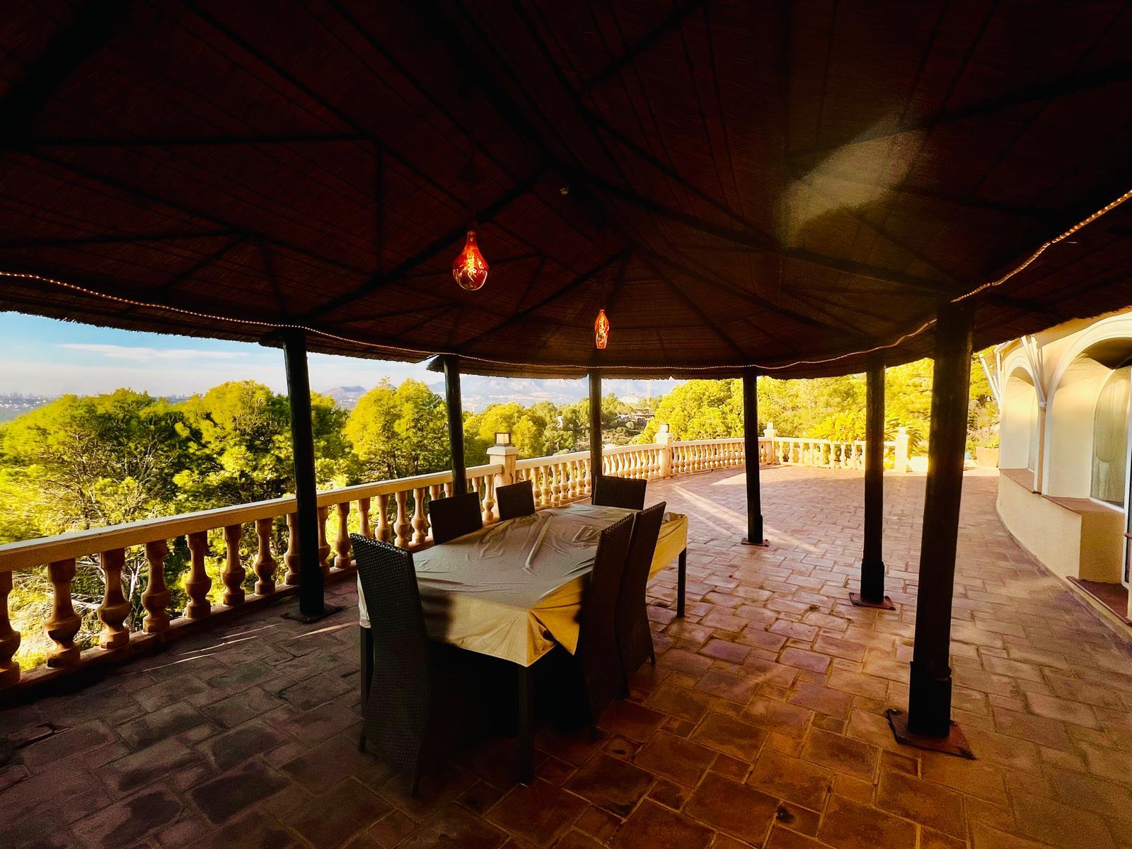 Click here to view more photos Click here to view more photos