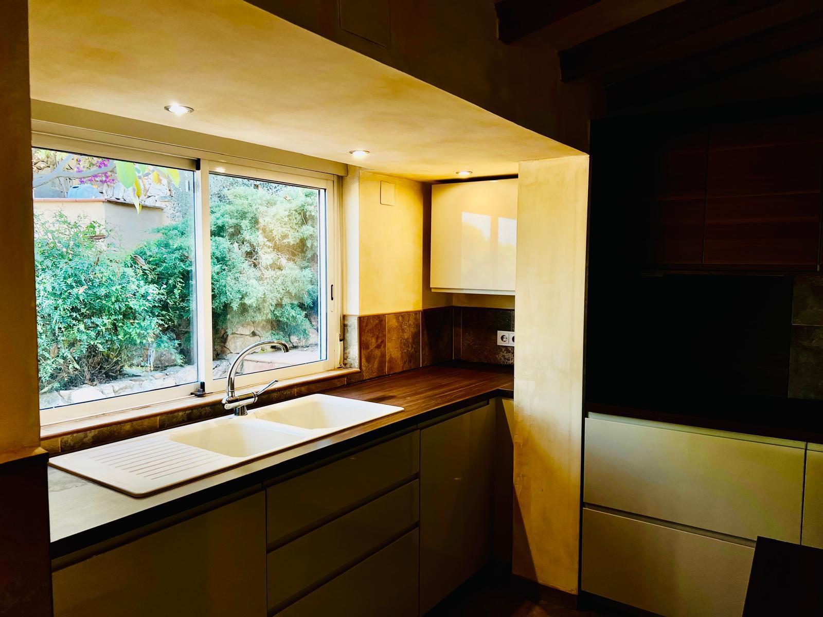 Click here to view more photos Click here to view more photos