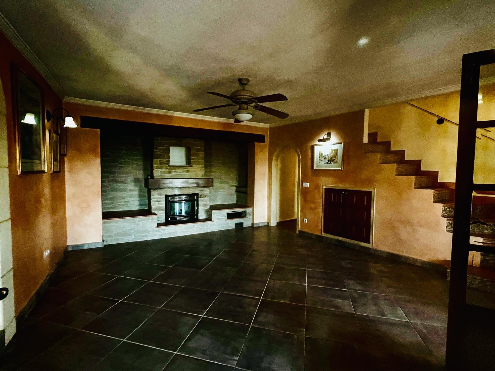 Click here to view more photos Click here to view more photos