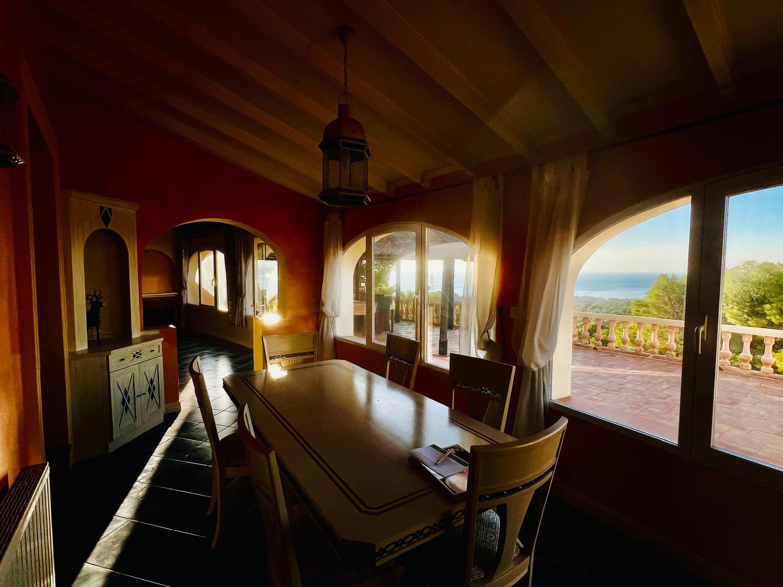 Click here to view more photos Click here to view more photos