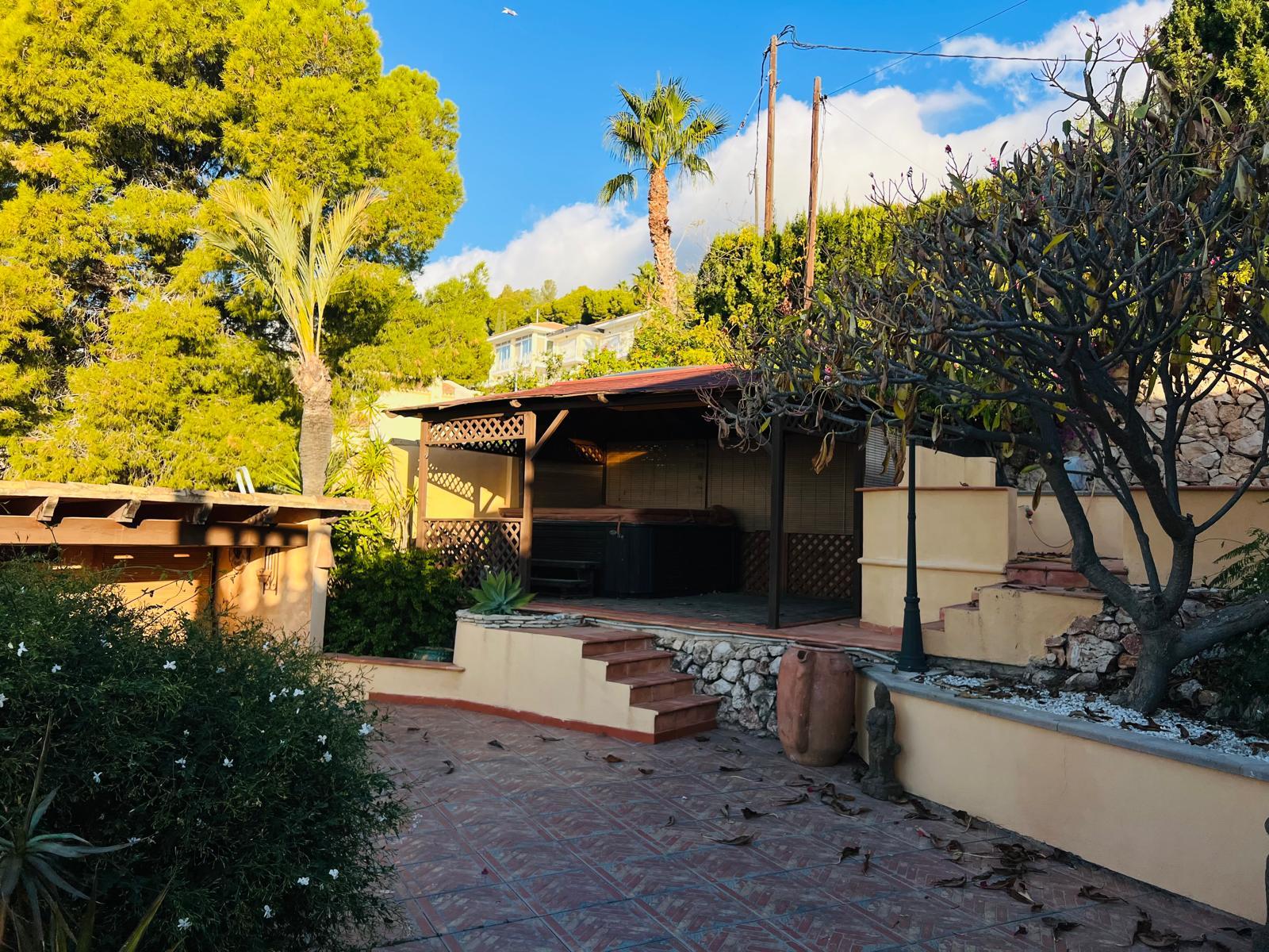 Click here to view more photos Click here to view more photos