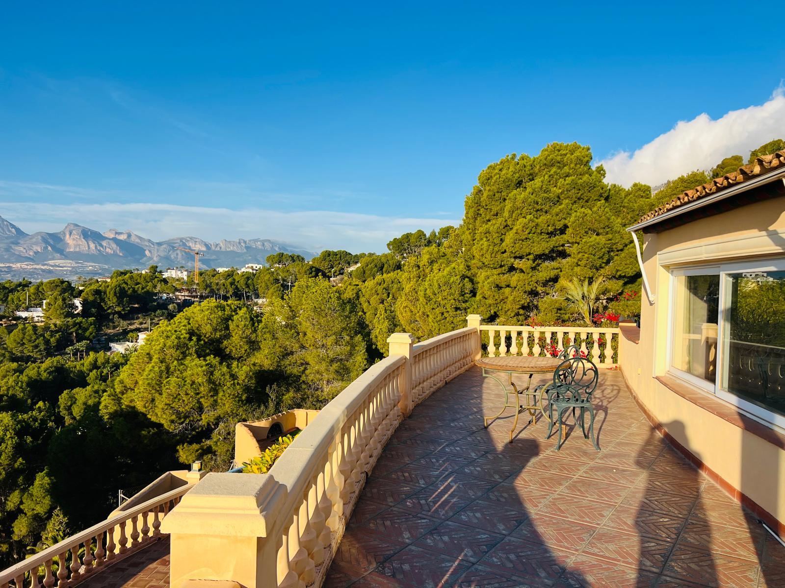 Click here to view more photos Click here to view more photos