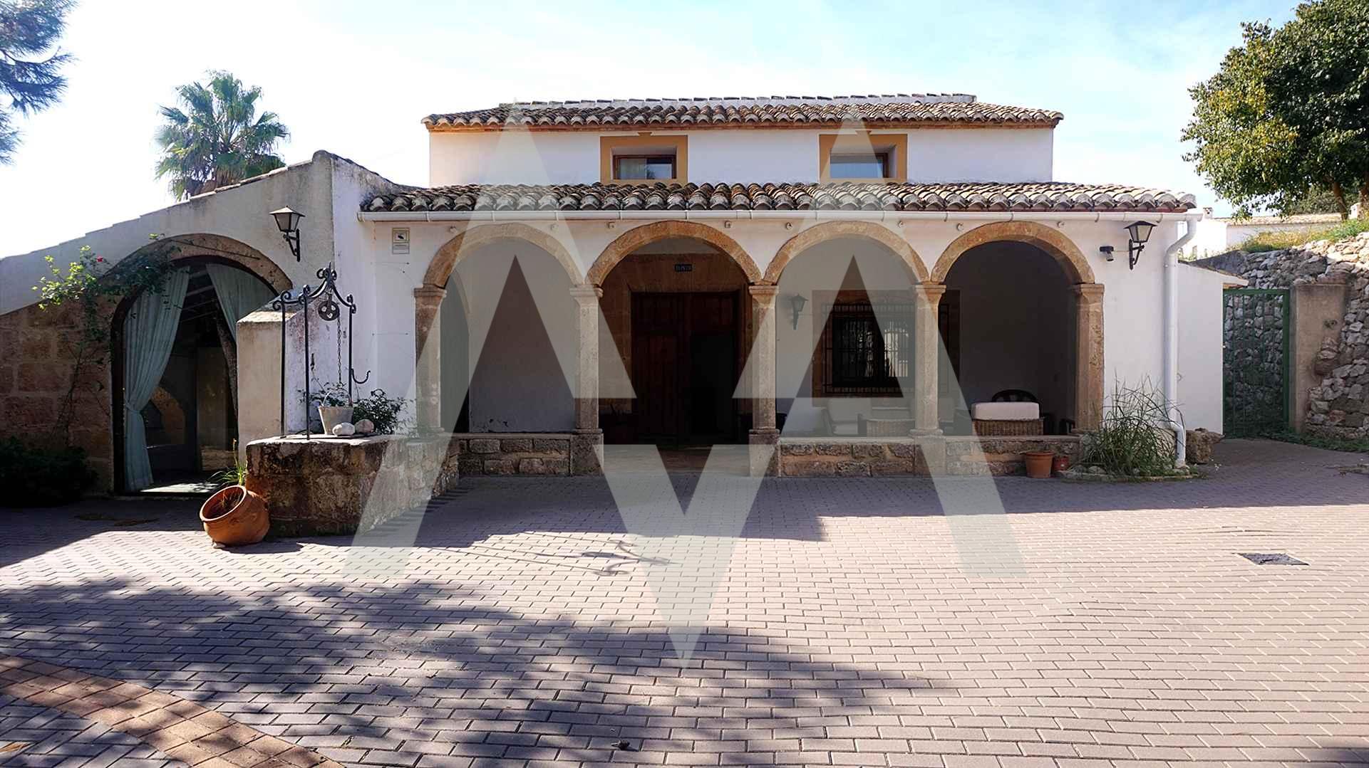 Click here to view more photos Click here to view more photos